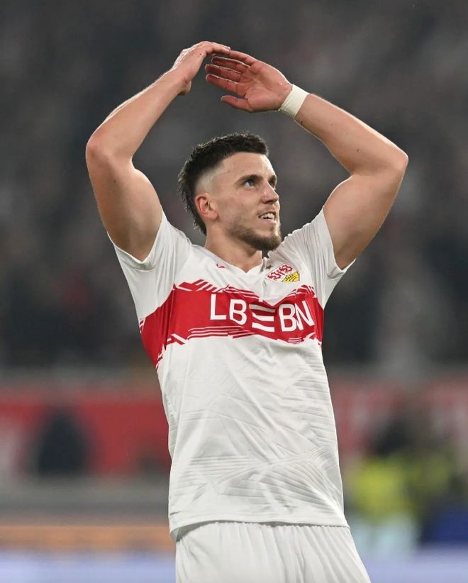 开云娱乐-转折点！法兰克福主帅复盘，西甲今夜攻防权衡，压力陡增，临场指挥获称赞(德甲联赛盘路特点和投注策略第十五章解析)