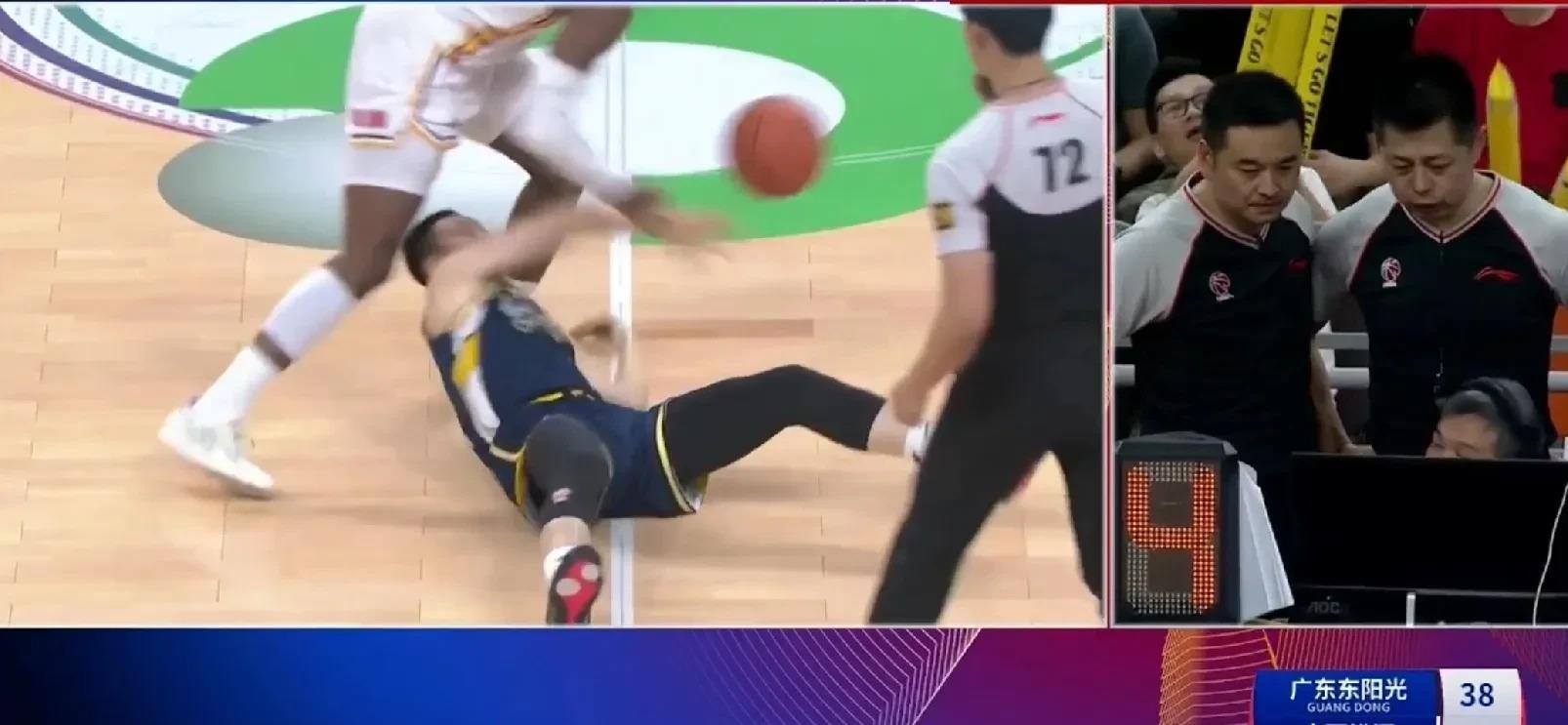 开云在线-转会期社区盾焦点战，广厦男篮单刀错失，赛场秩序良好，训练强度明显提升的简单介绍