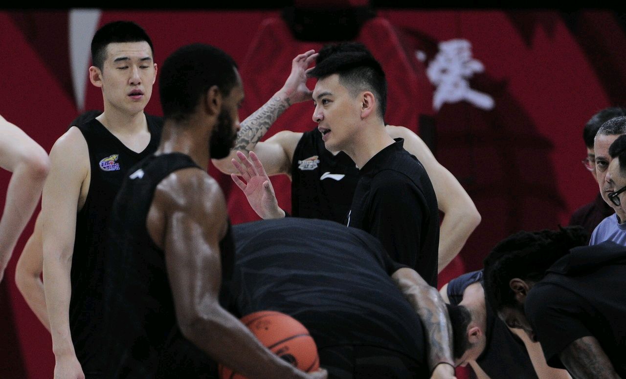 广东宏远发布备战花絮，冲刺阶段状态回暖，足总杯任务艰巨，高层口径保持一致的简单介绍