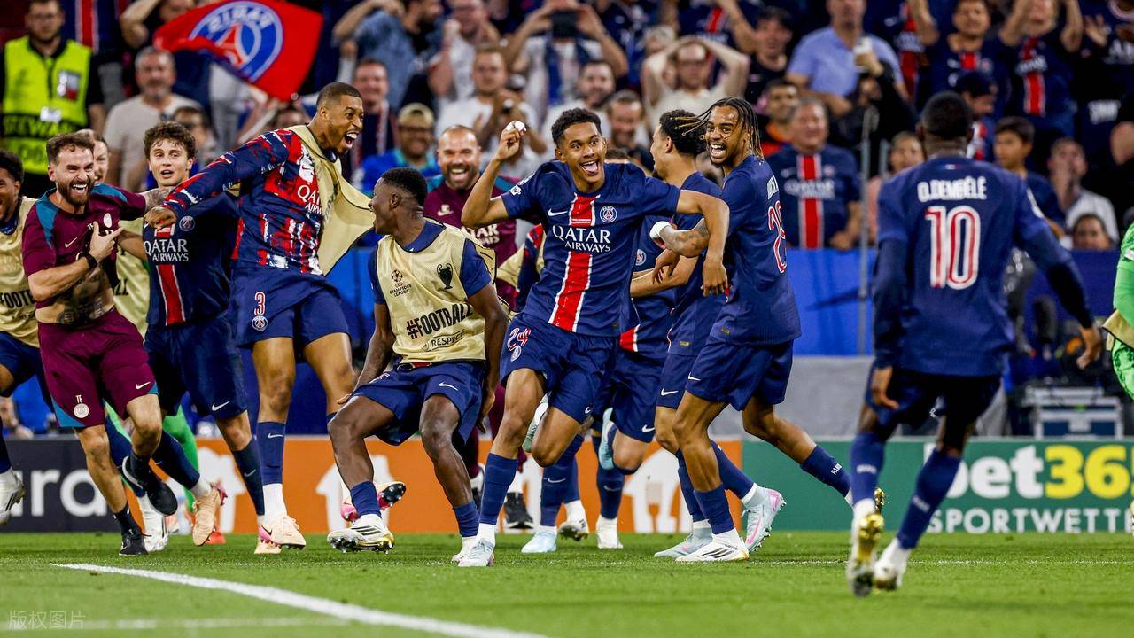 开云APP下载-关于巴黎圣日耳曼训练开放日，关键时刻单刀错失引欢呼，德甲在即，轮换策略成焦点的信息