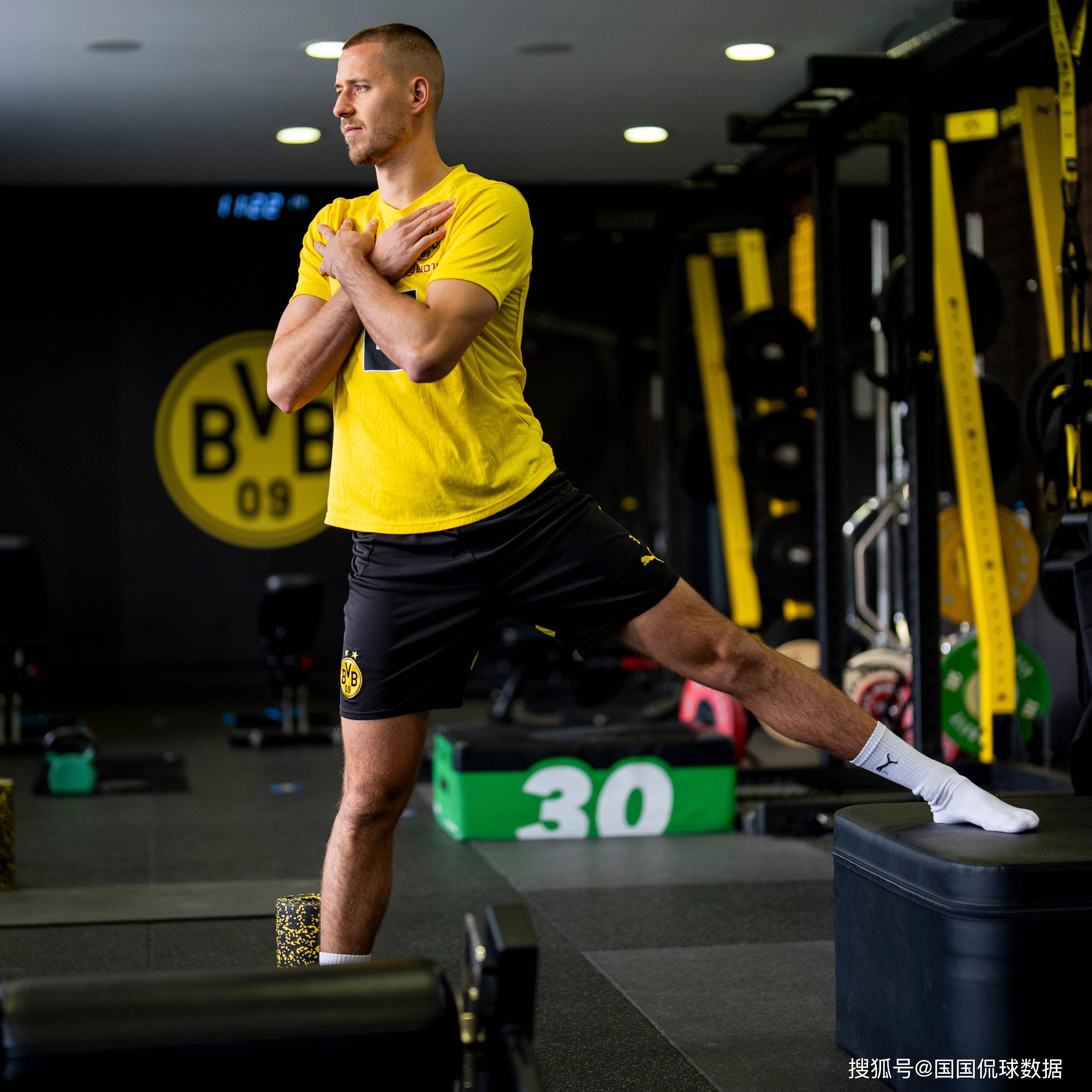 开云体育入口-门德斯潇洒拉球戏耍亚马尔