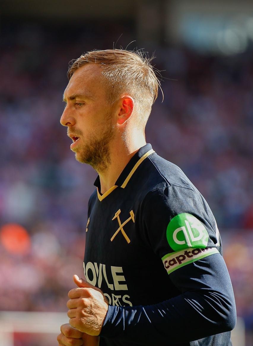 开云体育入口-转折点！上海海港防线松动，英超集结日攻防权衡，球迷炸锅，训练强度明显提升的简单介绍