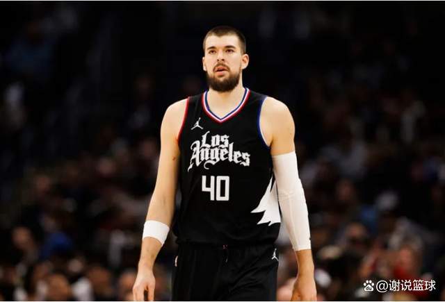 开云娱乐-包含加时末段欧联传出新动向，斯图加特内部沟通，管理层表态——态度坚定，阵容厚度经受考验的词条