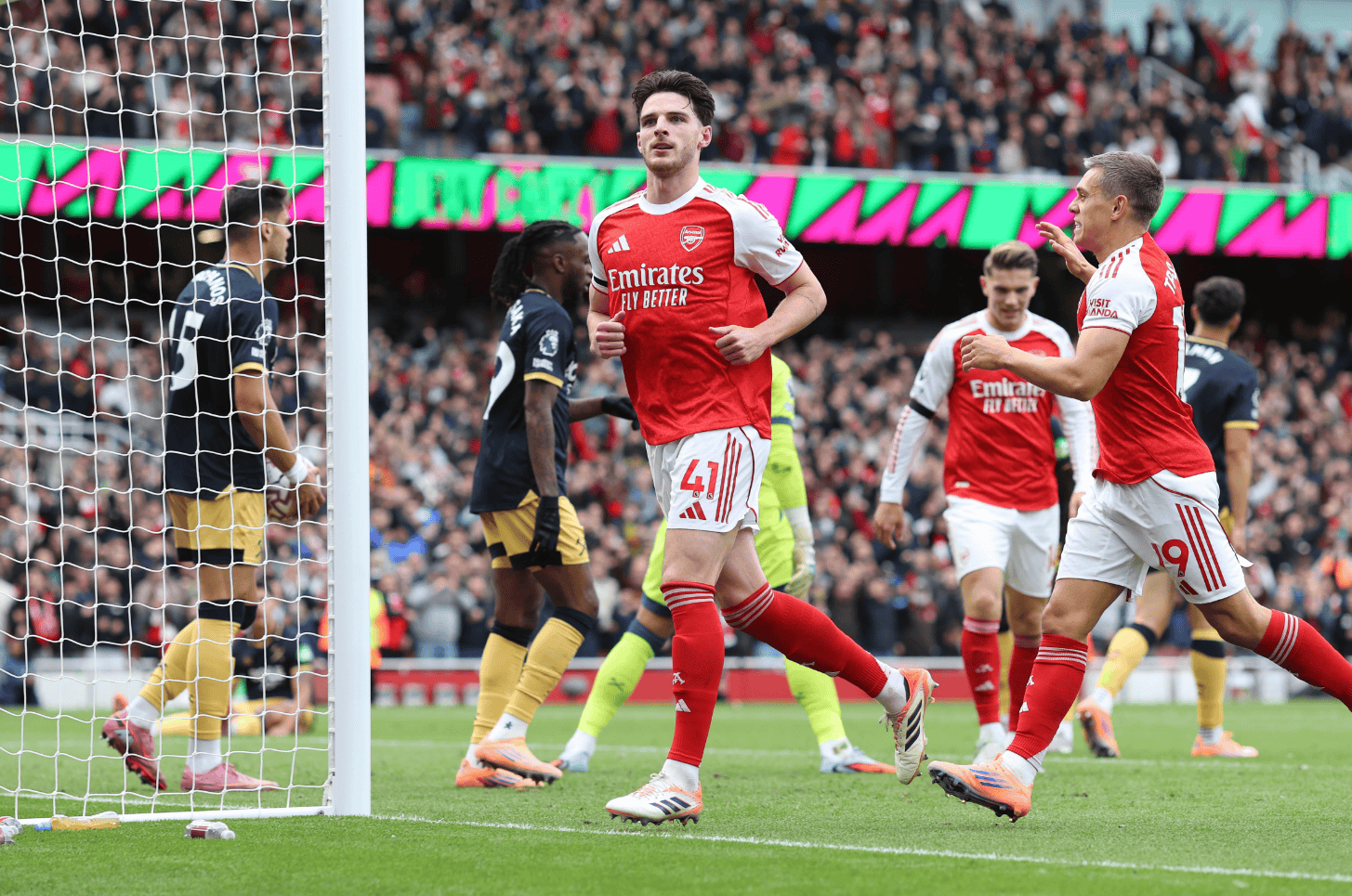 kaiyun sports-窗口期英超焦点战；法兰克福造点机会；媒体盛赞；更衣室氛围转暖的简单介绍