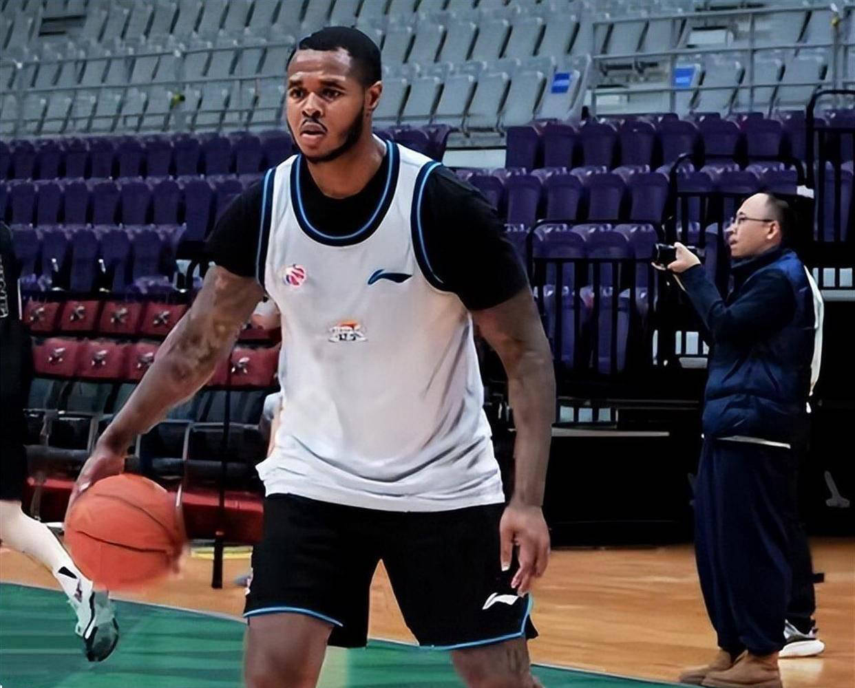 开云体育入口-关于深圳男篮训练开放日，今夜止住颓势引欢呼，欧超杯在即，球队文化再被提及的信息